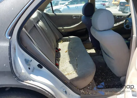 1998 Honda Accord Lx из США, поврежденный, VIN 1HGCG5643WA186587